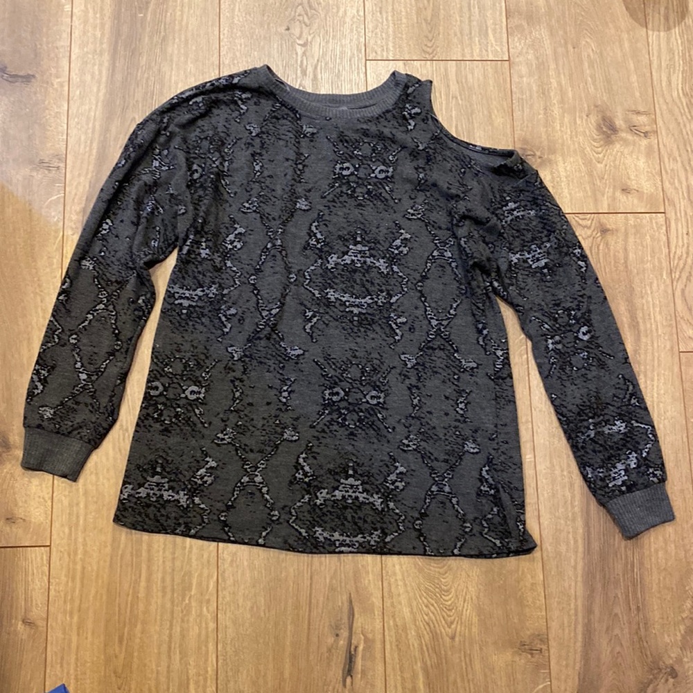 Vince Camuto long sleeve top